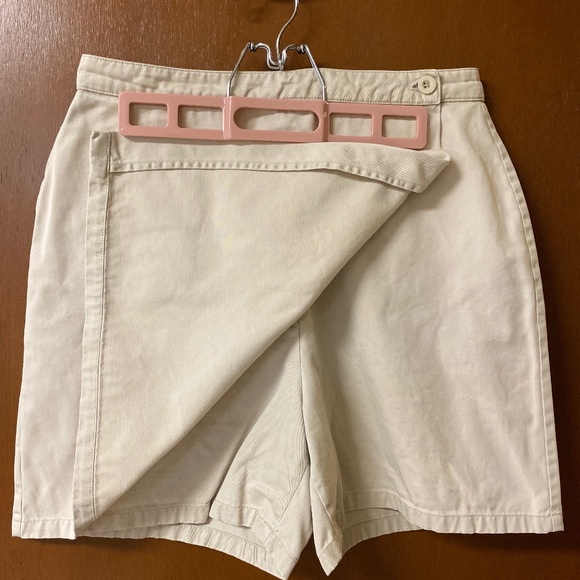 Shorts - Picture 3 of 4